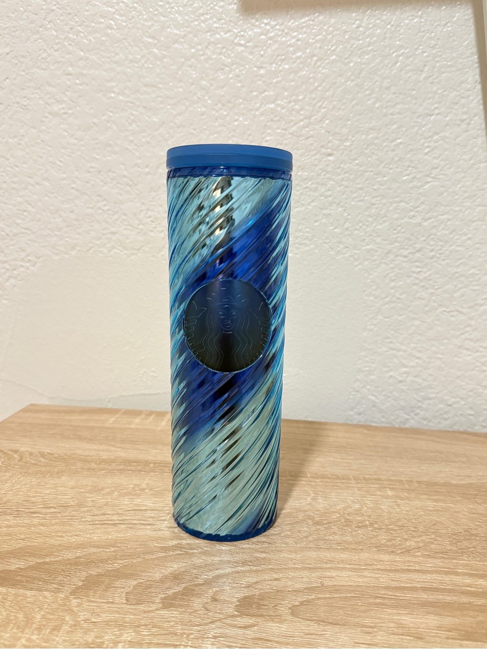 NWT 2022 Limited Edition Starbucks 16oz Ribbon Icicle Swirl Blue Tumbler